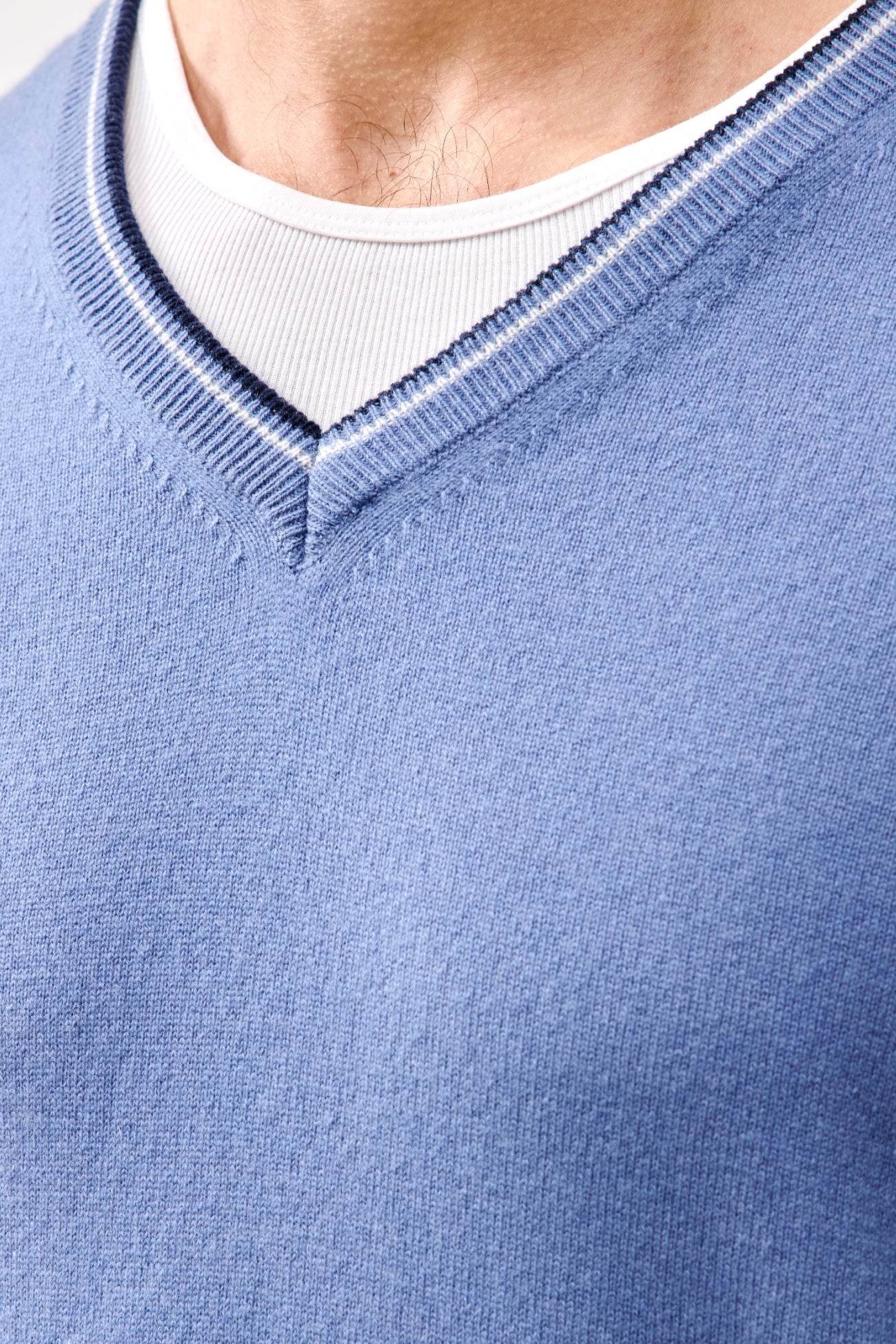 ALDEN CASHMERE V-NECK SWEATER